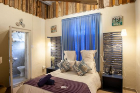 Strand Family studio en-suite 6 sleeper Kitchenette Helderberg CT